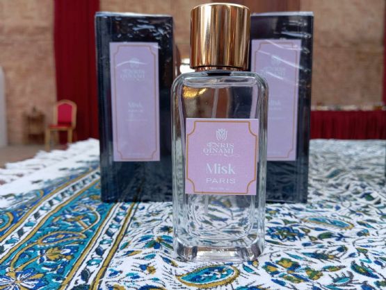 Parfum natyral Misk Extrait De Parfume 50 ml, parfum me arome Misk Tahara, parfum me arome Tonka, parfum me arome Qelibar, parfum me arome Trëndafil, parfum me arome Ylang Ylang, parfum me arome Jasemine, parfum me arome Vjollce 